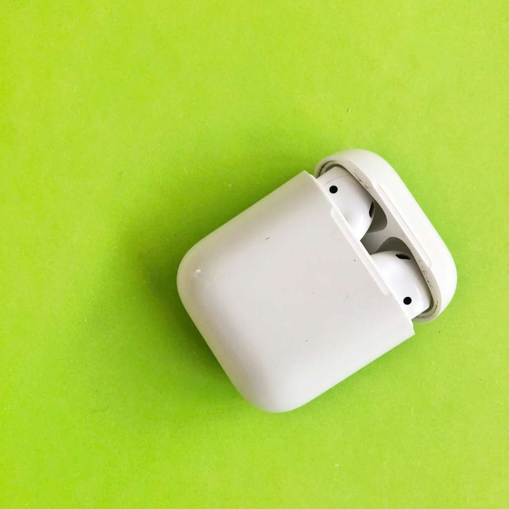 Apple.AirPods earphones case