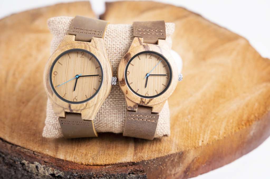 Engraved bamboo wooden wrist personalized watches with leather straps