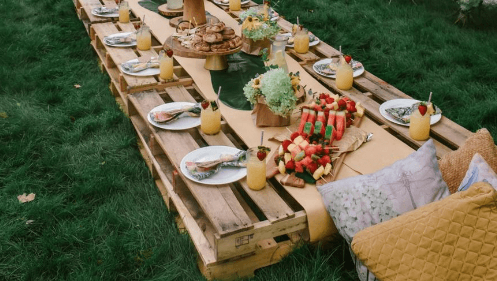 Exquisite Pop-Up Picnic Arrangement 